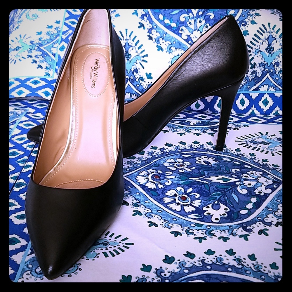 Classic black pump